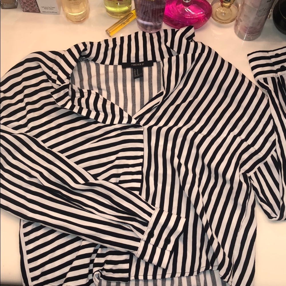 STRIPED LOOSE BLOUSE